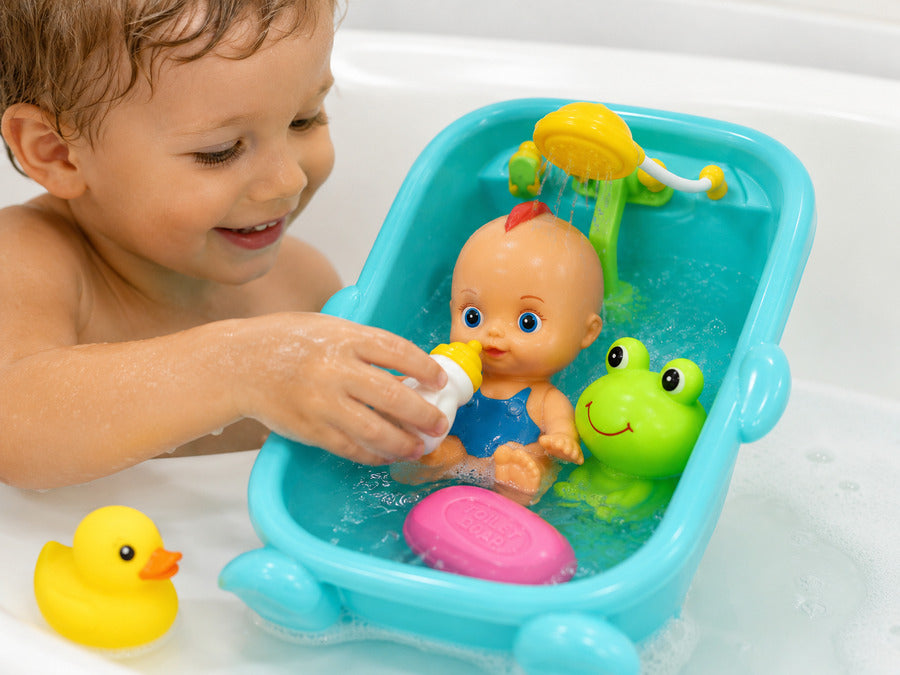 BEBE CON BAÑERA